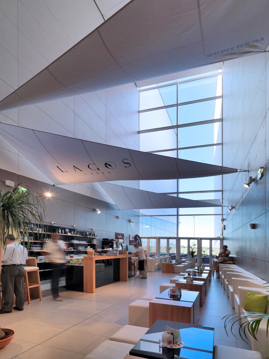 Various ˝fit out˝ projects